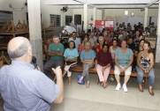 A Prefeitura, por meio da Secretaria de Habitação, entregou nessa terça (18/9) para moradores do Espinheiro I e II o registro geral com a transferência de propriedade aos beneficiários do Programa de Regualarização Fundiária. - Fotografo: Mauro Artur Schlieck - Data: 19/09/2012