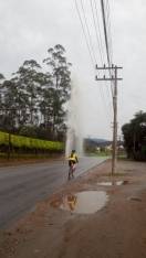 Acidente com adutora da ETA Cubatão limita abastecimento em Joinville - Fotografo: Secom/Divulgação - Data: 08/09/2014