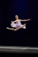 A noite deste sábado (21/7) no Festival de Dança de Joinville teve apresentações de Ballet Clássico de Repertório. Na Variação Feminina, Categoria Sênior, o grupo Pavilhão D (SP) e a coreografia Ganzatti com a bailarina Louanne Miyasada. - Fotografo: Mauro Artur Schlieck - Data: 21/07/2012