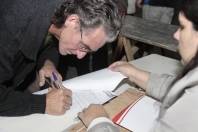 Nesta terça-feira (12/6), a Prefeitura deu início ao programa de regularização fundiária de Joinville com a entrega da Certidão de Autorização de Transferência na Associação de Moradores dos Espinheiros. Inicialmente, serão beneficiadas 80 famílias do loteamento Espinheiros I.  - Fotografo: Mauro Artur Schlieck - Data: 13/06/2012