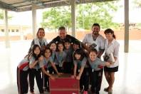 Alunos da Escola Municipal João Costa receberam abraços e prêmios da Águas de Joinville. A Escola, que conquistou o 1º lugar na categoria C, recebeu um computador e um tablet. Os alunos vão fazer um passeio ao Beto Carrero World. - Fotografo: Divulgação CAJ - Data: 08/11/2013