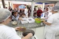 A qualidade da merenda escolar servida na rede municipal de Joinville foi prestigiada por uma comitiva de 25 pessoas ligadas à Organização das Nações Unidas para a Alimentação e Agricultura (FAO) - Fotografo: Rogerio da Silva - Data: 20/05/2014