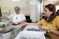 A qualidade da merenda escolar servida na rede municipal de Joinville foi prestigiada por uma comitiva de 25 pessoas ligadas à Organização das Nações Unidas para a Alimentação e Agricultura (FAO) - Fotografo: Rogerio da Silva - Data: 20/05/2014