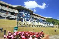 A sede da Prefeitura de Joinville começa a receber a decoração de Natal. - Fotografo: Mauro Artur Schlieck - Data: 17/11/2011
