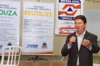 "Mudanças Climáticas Globais e Seus Impactos para a Cidade de Joinville" com o reitor da Univille, Professor Dr., Paulo Ivo Koehntopp, foi o tema da palestra de hoje (22/11) no bairro Nova Brasília - Fotografo: Mauro Artur Schlieck - Data: 22/11/2011