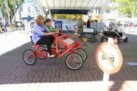 A pé, de ônibus, de bicicleta ou de carona. Neste sábado (22/9), estas alternativas de transporte marcaram o Dia Mundial sem Carro em Joinville. - Fotografo: Mauro Artur Schlieck - Data: 22/09/2012