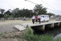 O prefeito de Joinville, Carlito Merss, esteve na manhã desta terça-feira (24/4) na área de abrangência da Secretaria Regional do Fátima. Uma obras visitadas foi construção de uma ponte na rua Passo Fundo. - Fotografo: Mauro Artur Schlieck - Data: 24/04/2012