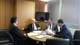 Comitiva de Joinville entrega relatório do Conselho da Cidade ao Ministério. A partir da esquerda, Júlio César Ferreira Pereira, Lenin Peña, Clailton Breis e José Luiz Teodoro. - Fotografo: Divulgação - Data: 20/11/2013