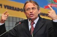 O prefeito de Joinville participou na noite desta sexta-feira (21/10) da sessão solene que homenageou o Padre Renato. Destacou em seu discurso a importância social dos serviços prestados à comunidade pelo religioso - Fotografo: Sabrina Seibel - Divulgação CVJ - Data: 21/10/2011