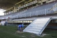 Colocação das escadas de fuga e gradeamentos(guarda corpo) nas obras de ampliação da Arena Joinville - Fotografo: Phelippe José - Data: 14/09/2015