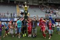 Equipe do Aliança FC = campeão do 36º Copão Kurt Meinert dando a volta olimpica na Arena joinville. - Fotografo: Phelippe José da Silva - Data: 01/11/2014