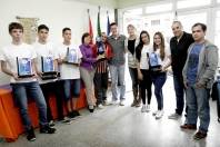 Felej entrega premiação para a Escola Estadual Tuffi Dippe pela  3ª colocação geral dos jogos escolares de Joinville - Fotografo: Phelippe José - Data: 24/09/2013