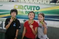 Nos dias 4 e 5/8, os mesatenistas da Fundação de Esportes, Lazer e Eventos de Joinville conquistaram cinco medalhas em Maringá (PR). Na categoria olímpica Mirim: Alexia Nakashima recebeu a de prata, Ana Flávia Cabral bronze e Enzo Nakashima a bronze. - Fotografo: Divulgação Felej - Data: 09/08/2012