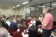 O prefeito de Joinville, Carlito Merss, assinou na manhã desta segunda-feira (17/12) a lei que estabelece obrigações gerais e critérios básicos de acessibilidade no Município de Joinville. Em seu discurso destacou que uma cidade acessível melhorar a vida de todos - Fotografo: Mauro Artur Schlieck - Data: 17/12/2012