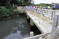 O prefeito de Joinville, Carlito Merss, esteve na manhã desta terça-feira (24/4) na área de abrangência da Secretaria Regional do Fátima. Uma das obras visitadas foi a ponte da rua Passo Fundo. - Fotografo: Mauro Artur Schlieck - Data: 24/04/2012