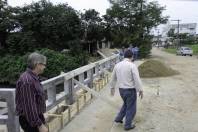 O prefeito de Joinville, Carlito Merss, esteve na manhã desta terça-feira (24/4) na área de abrangência da Secretaria Regional do Fátima. Uma das obras visitadas foi a construção de uma ponte, na rua Passo Fundo. - Fotografo: Mauro Artur Schlieck - Data: 24/04/2012