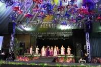O concurso para a escola da rainha e princesas da 73ª Festa das Flores de Joinville levou ao palco do Megacentro Wittich Freitag - Expoville – um show de luzes, cores, movimento e muita beleza. - Fotografo: Mauro Artur Schlieck - Data: 13/11/2011