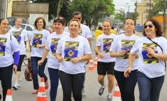 Depois de 30 dias de contagem regressiva para a Semana Nacional de Trânsito (SNT) 2012, começou na manhã deste domingo (16/9) a primeira ação em Joinville com a Caminhada e Corrida do IOT - Instituto de Ortopedia e Traumatologia. - Fotografo: Mauro Artur Schlieck - Data: 16/09/2012