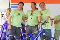 O servidor público Guaracy recebeu uma surpresa na inauguração do Parque da Cidade. O prefeito Carlito e o presidente da Conurb, Francisco de Assis, entregaram uma bicicleta para o agente trabalhar. - Fotografo: Mauro Artur Schlieck - Data: 06/11/2011
