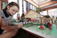 Escola Karin Barkemeyer, do Vila Nova, faz maquetes sobre aniversário de Joinville - Fotografo: Rogerio da Silva - Data: 06/03/2015