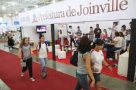 Estande da Prefeitura de Joinville na 9ª Feira do Livro. - Fotografo: Kátia Nascimento - Data: 18/04/2012