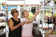 Turistas elogiam Joinville. Na foto as irmãs Mildre Ferri e Marisa Casali - Fotografo: Divulgação/Fundação Turística - Data: 21/01/2015