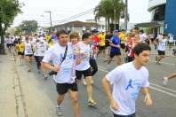 Depois de 30 dias de contagem regressiva para a Semana Nacional de Trânsito (SNT) 2012, começou na manhã deste domingo (16/9) a primeira ação em Joinville com a Caminhada e Corrida do IOT - Instituto de Ortopedia e Traumatologia. - Fotografo: Mauro Artur Schlieck - Data: 16/09/2012