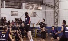 Amistoso de voleibal masculino entre as equipes de Joinville x Itajaí na Abertura do 3º Campeonato Citadino de Voleibol em Joinville. - Fotografo: Phelippe José - Data: 23/05/2015