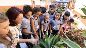 Ação de conscientização contra a dengue com alunos da Escola Municipal Carlos Gomes de Oliveira - Fotografo: Rogerio da Silva - Data: 04/03/2016