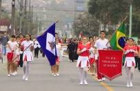 A Semana da Pátria reserva dez desfiles em diferentes bairros de Joinville. Na manhã desta quinta-feira (6/9) o evento aconteceu no Aventureiro. A Banda do Corpo de Bombeiros Voluntários abriu o desfile. - Fotografo: Mauro Artur Schlieck - Data: 06/09/2012