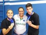 Thais e Danrley com a técnica Denise Carolina Adão: Joinville em destaque no tênis de mesa de surdos - Fotografo: Divulgação/Denise Carolina Adão - Data: 16/05/2015