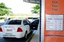 Seinfra fiscaliza taxi de joinville - Fotografo: Divulgação - Data: 01/02/2013