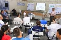 Durante a abertura da palestra " Mudanças Climáticas Globais e Seus Impactos para a Cidade de Joinville" o secretário regional do Nova Brasília,Valério Schiochet, mostrou o que está planejado para reduzir os alagamentos na sua região. - Fotografo: Mauro Artur Schlieck - Data: 22/11/2011