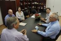 O prefeito Carlito Merss recebeu na tarde desta terça-feira (06/11) os diretores da Empresa Náutica Brunswick que está se instalando em Joinville. William J. Gress (de óculos) e Gary Montavon - Fotografo: Kátia Nascimento - Data: 06/12/2011