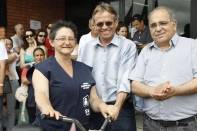 O Prefeito de Joinville, Carlito Merss, e o Secretário da Saúde, Tarcísio Crocomo, entregaram na manhã desta segunda-feira (28/11), 250 novas bicicletas aos agentes comunitários de saúde (ACS). A agente Albertina Valentini Cristofolini recebeu uma bicileta em nome de todos os agentes - Fotografo: Kátia Nascimento - Data: 28/11/2011