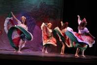 A noite deste sábado (21/7) no Festival de Dança de Joinville teve apresentações de Danças Populares. Na Categoria Sênior, Programa Dança na Escola - Escola Municipal Professora Laura Andrade (Joinville/SC) com a coreografia Isto é Carimbó. - Fotografo: Mauro Artur Schlieck - Data: 21/07/2012