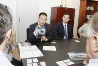 O vice-diretor da montadora chinesa Great Wall, Wang Shihui, foi recebido na tarde desta quinta-feira (20/9), pelo prefeito em exercício Ingo Butzke - Fotografo: Mauro Schlieck - Data: 20/09/2012