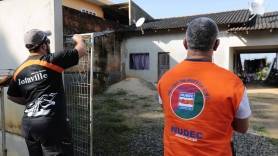 Ação da Defesa Civil e Clube do Jipeiro Joinville na entrega de panfletos orientativos nas áreas de risco - Fotografo: Rogerio da Silva - Data: 22/05/2015