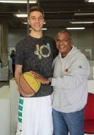 Lucas Saul Siewert de joinville convocado para Seleção Brasileira de Basquete Sub 18 com seu ex-treinador Kelvin Nunes Soares. - Fotografo: Phelippe José - Data: 04/06/2014