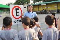 Estudantes da Alemanha e do Equador conheceram nessa quinta-feira (5/9) o projeto Cidadania em Trânsito do Instituto de Trânsito e Transporte (Ittran), em parceria com a em parceria com a empresa de ônibus Gidion, Secretaria de Educação de Joinville e Anamob (Agência Nacional de Mobilidade). - Fotografo: Divulgação Ittran - Data: 06/09/2012