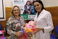 Águas de Joinville entregou ao Hospital Materno Infantil Dr. Jeser Amarante Faria cerca de 240 brinquedos arrecadados entre os funcionários da Companhia - Fotografo: Divulgação CAJ - Data: 03/10/2013